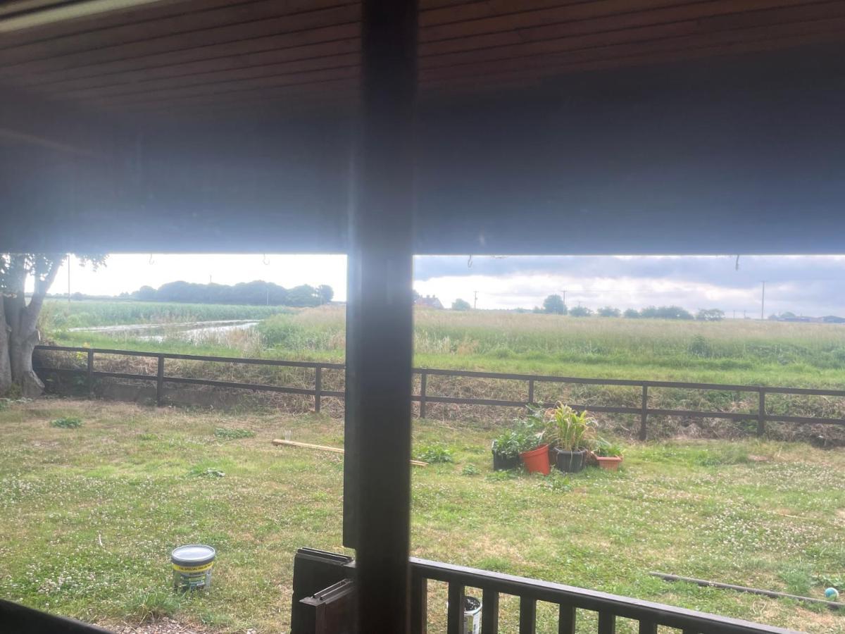 Luxury Glamping At The Riverside Hotell Skegness Exteriör bild